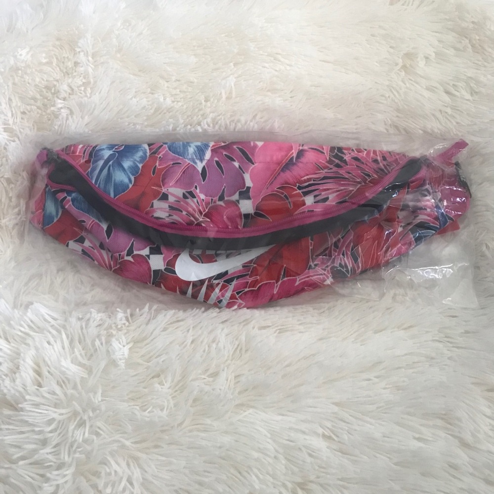 Nike Sportswear Hip Pack/Fanny Pack. NWT! - Picture 5 of 9